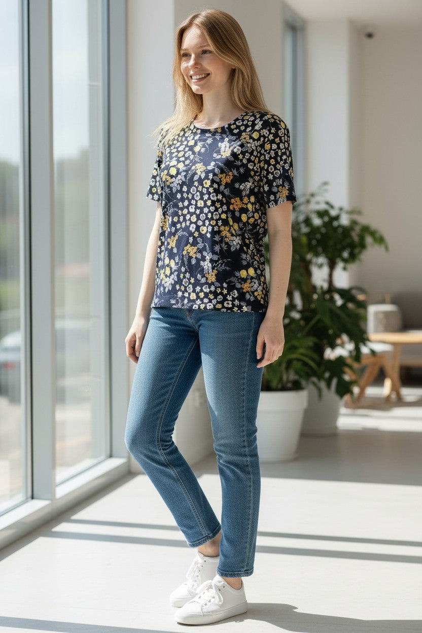 Bluză de damă bleumarin cu imprimeu floral mărunt galben și alb – Summer Sunshine