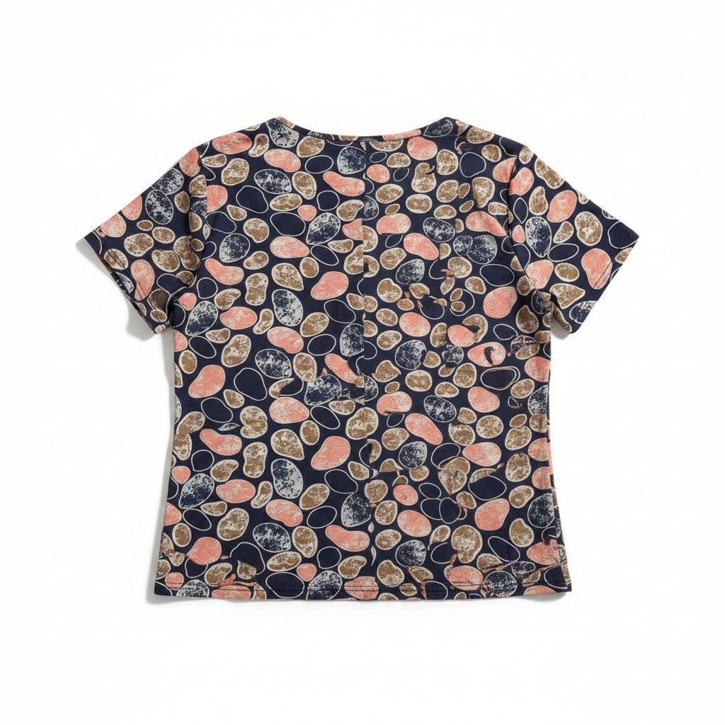 Bluză de damă bleumarin cu imprimeu abstract pietre roz-coral și maro – Coral Pebbles