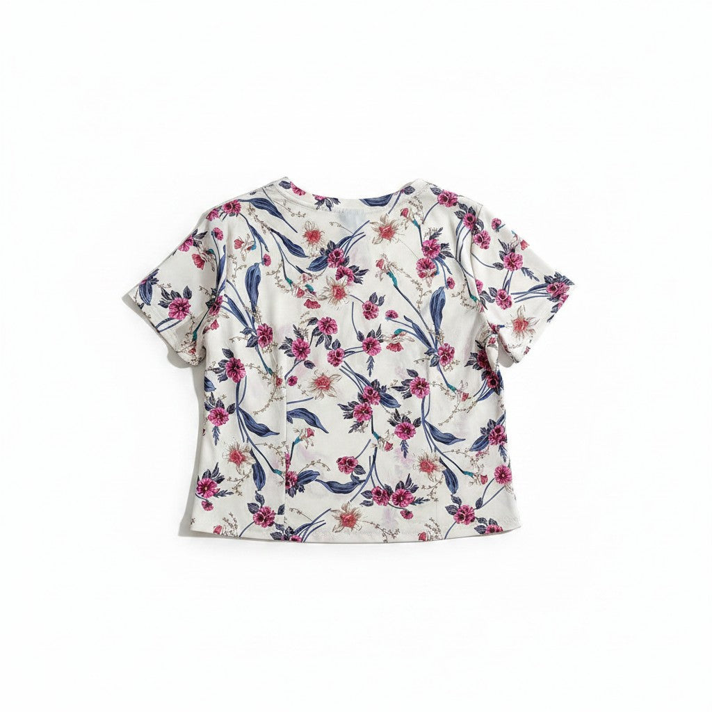 Bluză casual cu mânecă scurtă, de damă alb cu imprimeu floral roz și bleumarin – Blossom Breeze