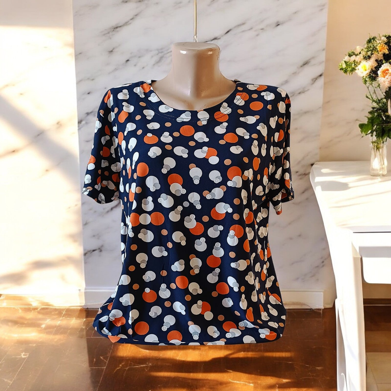 Bluză Casual Lejeră Clara – Imprimeu Buline Retro, Mânecă Scurtă