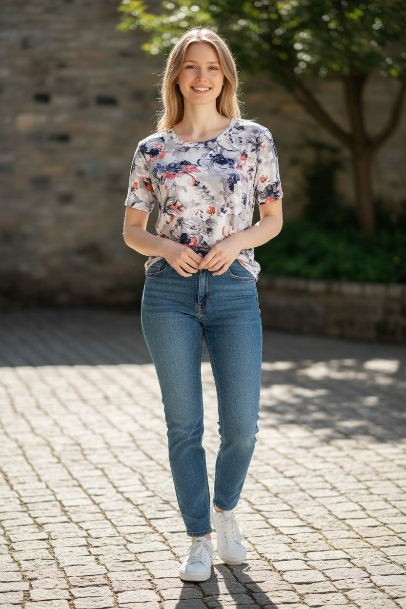 Bluză de Damă cu Imprimeu Floral Ambra – Alb cu Gri și Corai